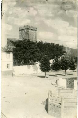 Melgaço - Torre de Menagem e coreto na Praça da República